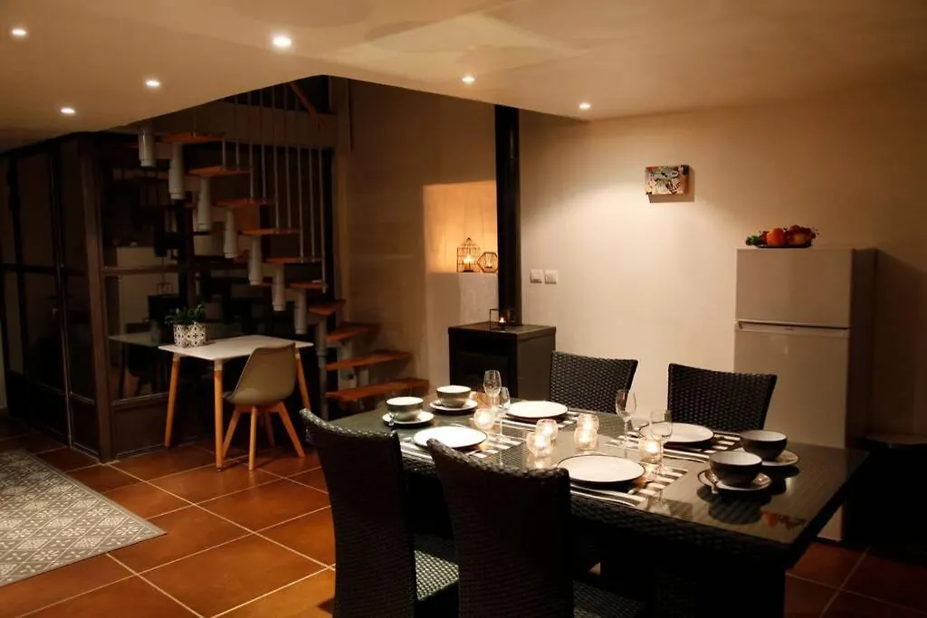 Hébergement de vacances Villa Maison de Charme Rénovée à Cucuron France